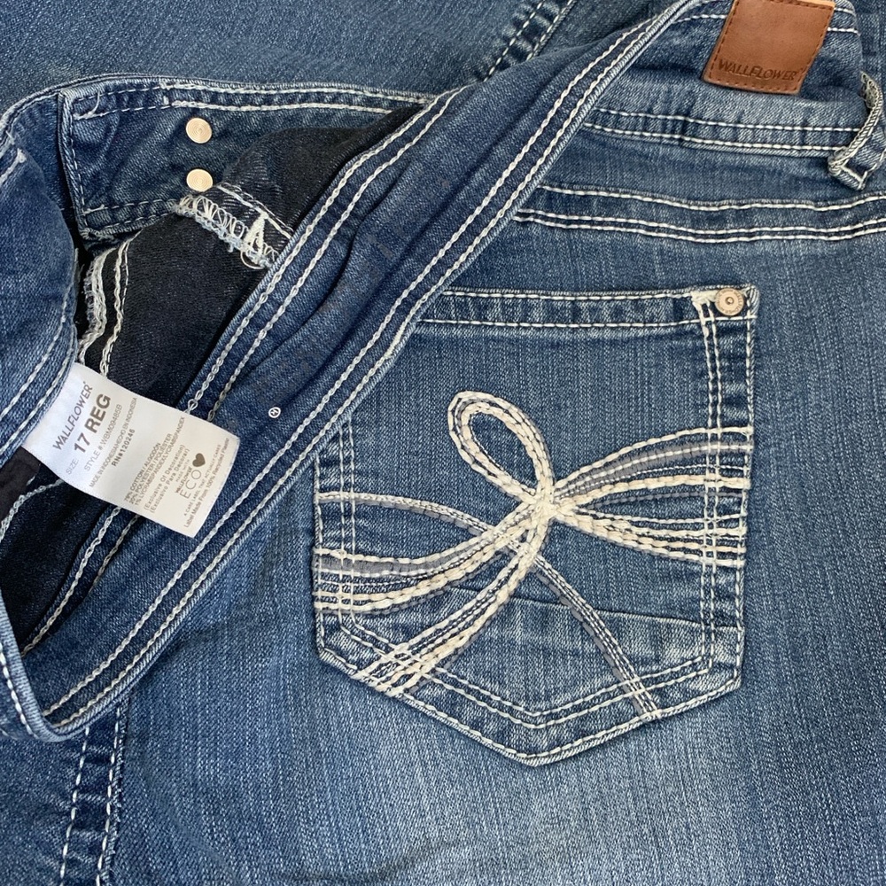 Boot cut jeans with decorative stitching
